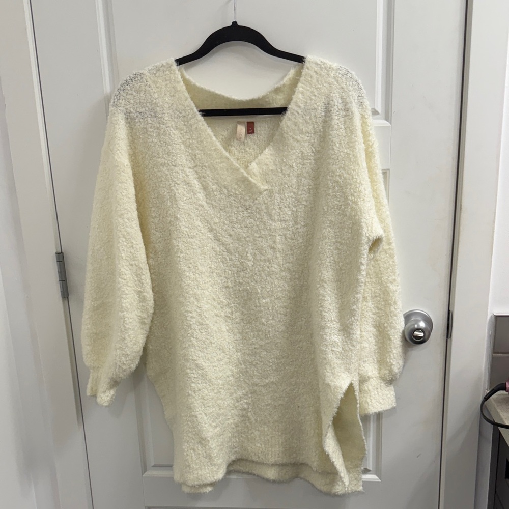 Anthropologie Pilcro Cream V-Neck Sweater size Small Fuzzy